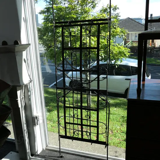 BLACK WROUGHT IRON COLLAPSIBLE DAYBED FRAME - DISTRESSED FINISH W. 1400MM