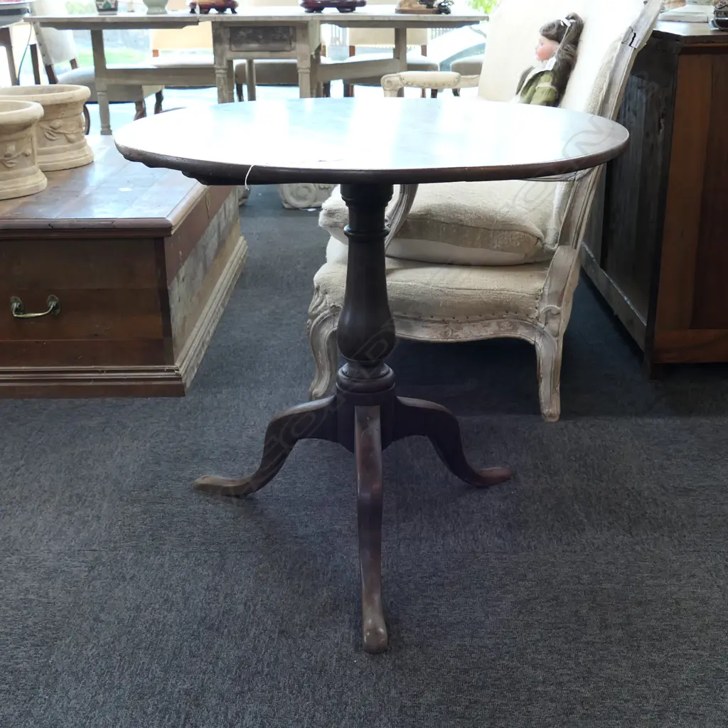 GEORGIAN OAK TRIPOD BASED WINE TABLE Image 1++