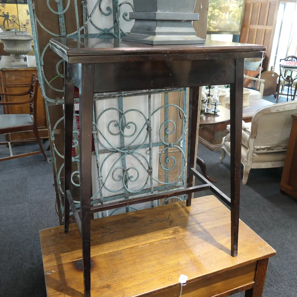 MAHOGANY FOLDING GAMES TABLE W. 560MM Image 1++