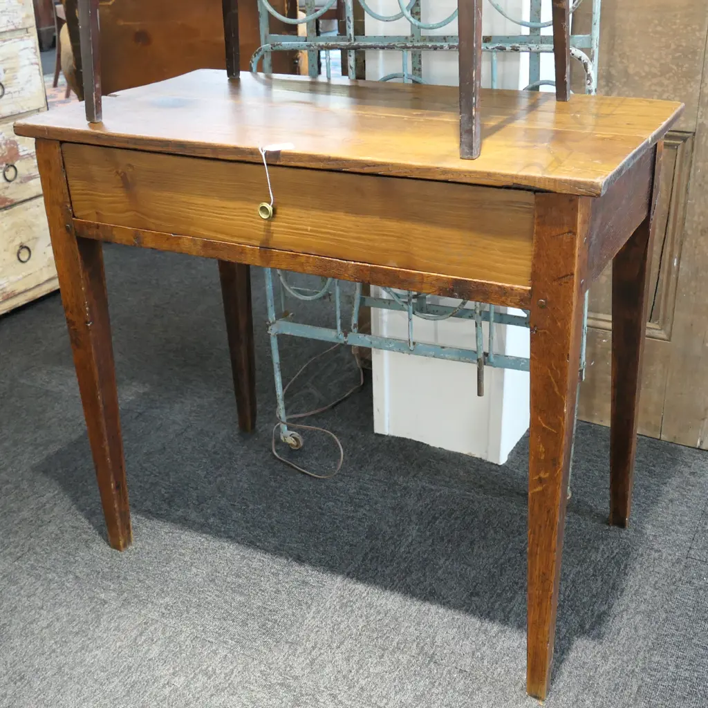 SINGLE DRAWER ELM SIDE TABLE W. 825MM Image 1++