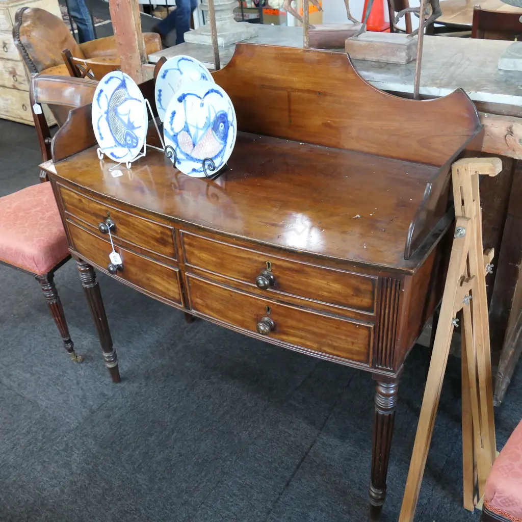 VICT. MAHOGANY 4 DRAWER DRESSING TABLE W/ REEDED LEGS W. 1015MM Image 1++