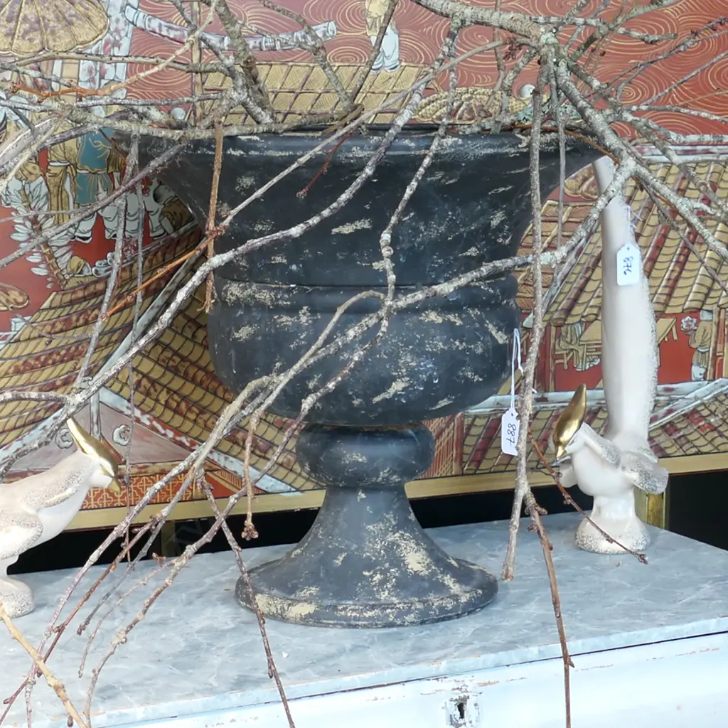 METAL CAMPANA URN Image 1++