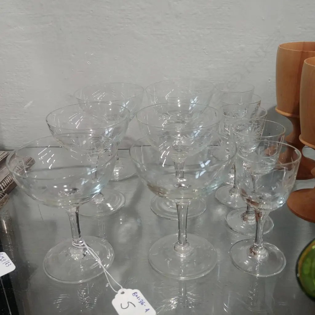 6 ETCHED WINE GLASSES + 5 SHERRY Image 1++