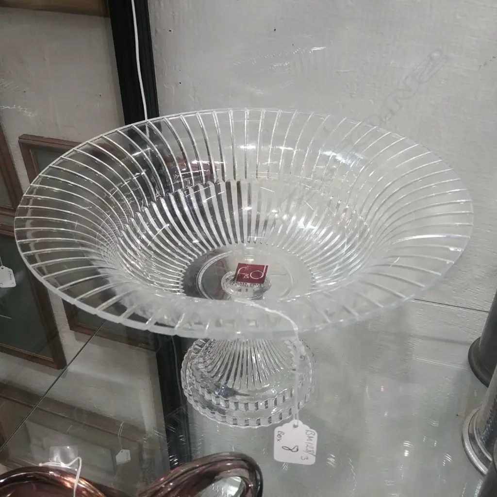 LARGE PEDESTAL CRYSTAL BOWL Image 1++