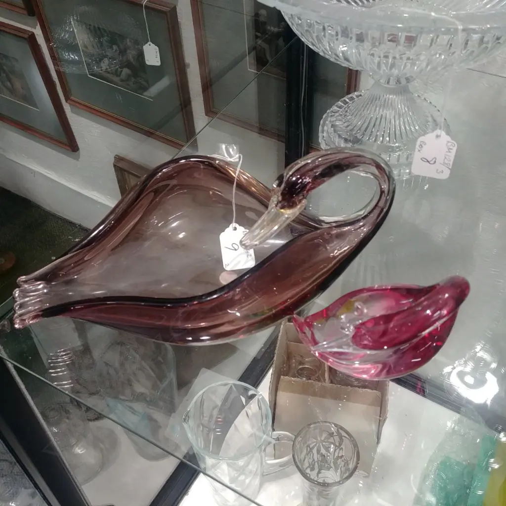 2 GLASS SWANS 17024 Image 1++