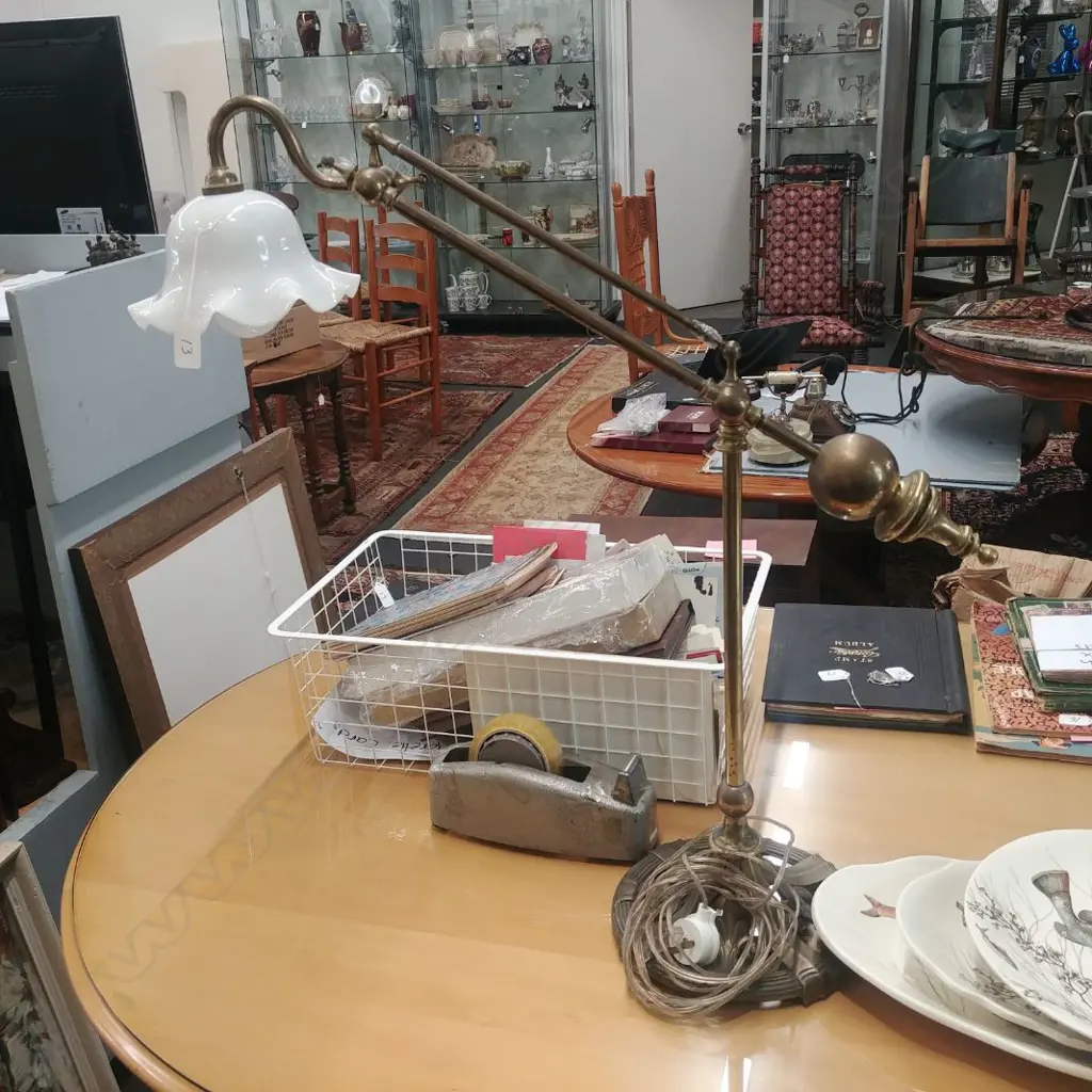 BRASS LAMP AF & SHADE Image 1++