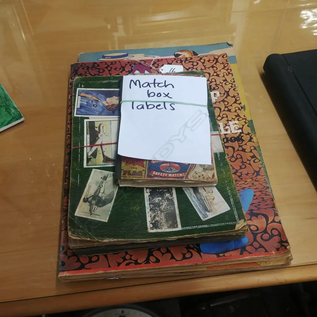 CIGARETTE + MATCHBOX CARDS, SCRAPBOOKS (FOOTROT FLATS) ETC Image 1++