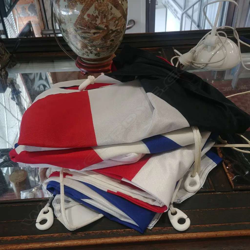 COLLECTION 6 FLAGS Image 1++