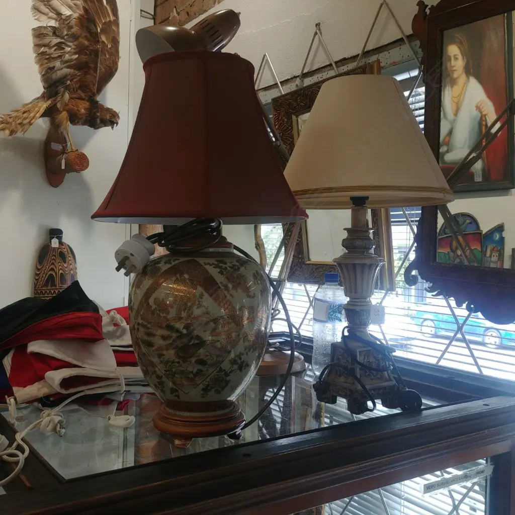 2 TABLE LAMPS Image 1++