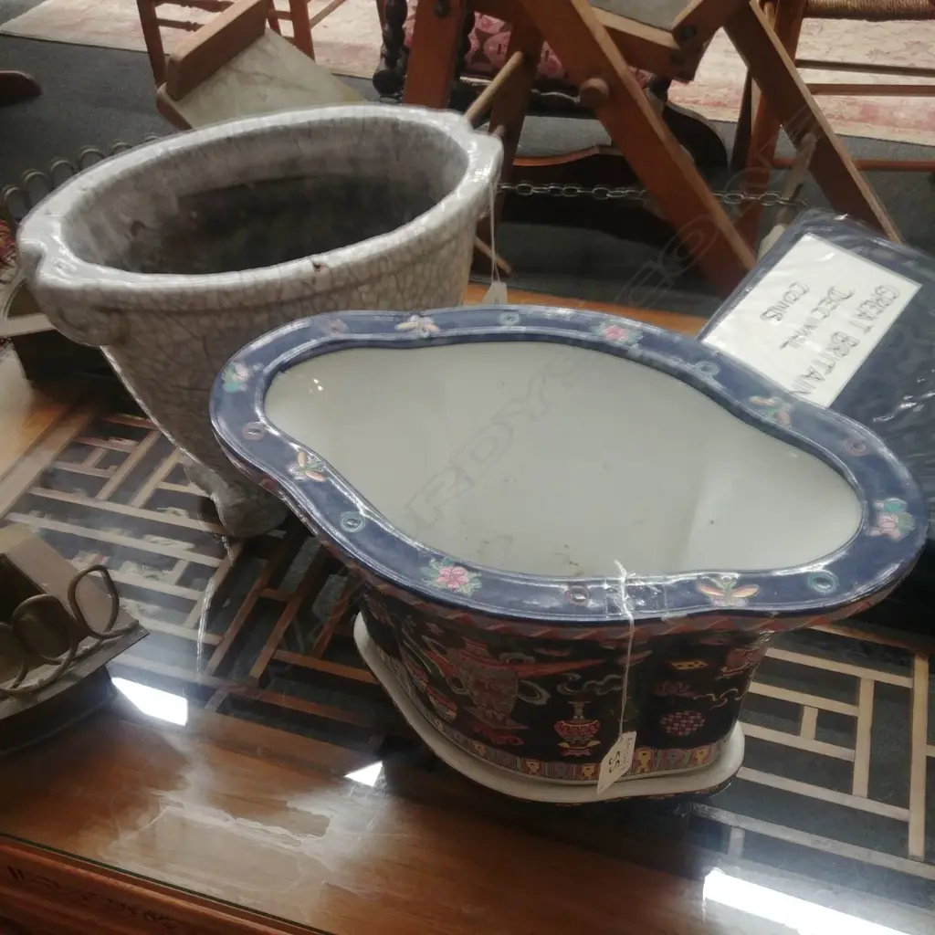 CHINESE POT ON STAND + CRACKLE GLAZE POT Image 1++