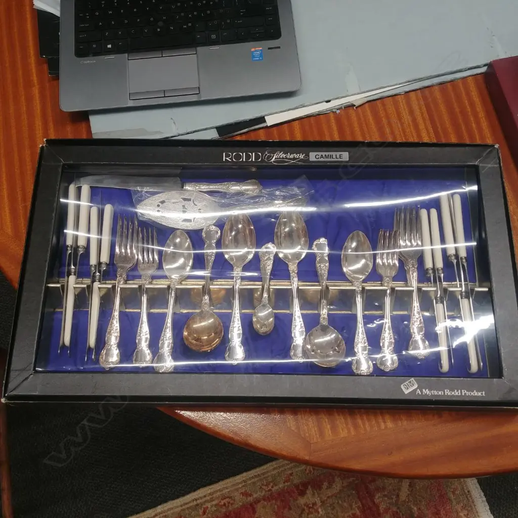 LARGE BOXED SET RODD SILVERWARE Image 1++