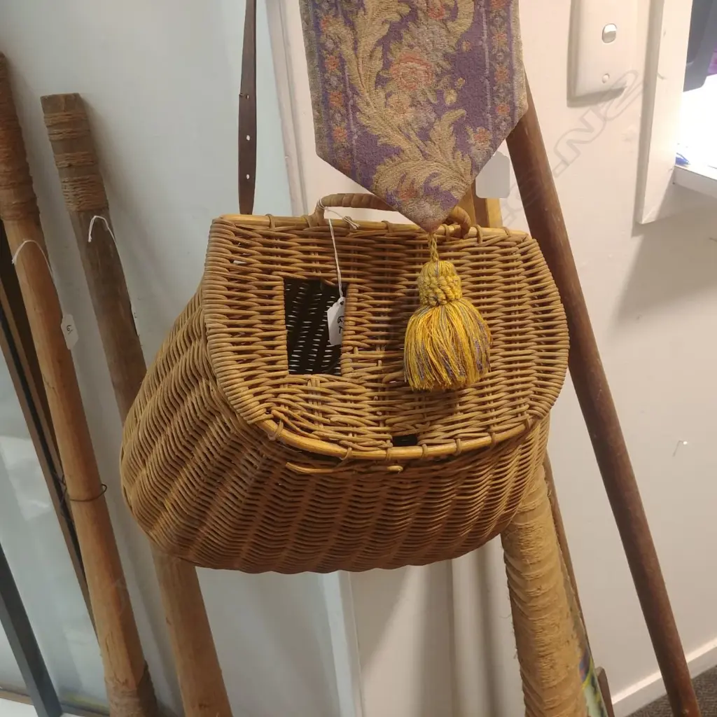 CANE FISHING CREEL Image 1++