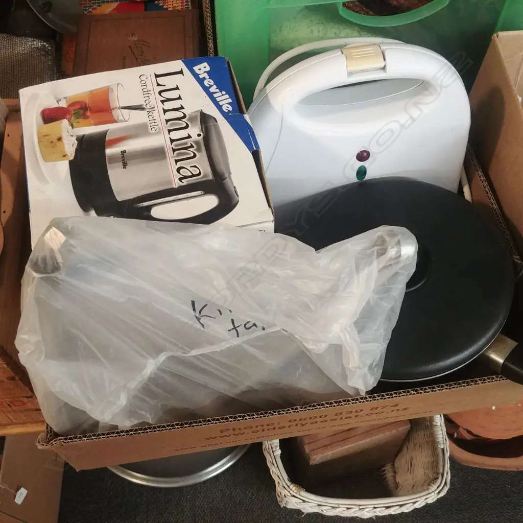 BOX LOT KITCHENALIA  & CHROME TAP Image 1++