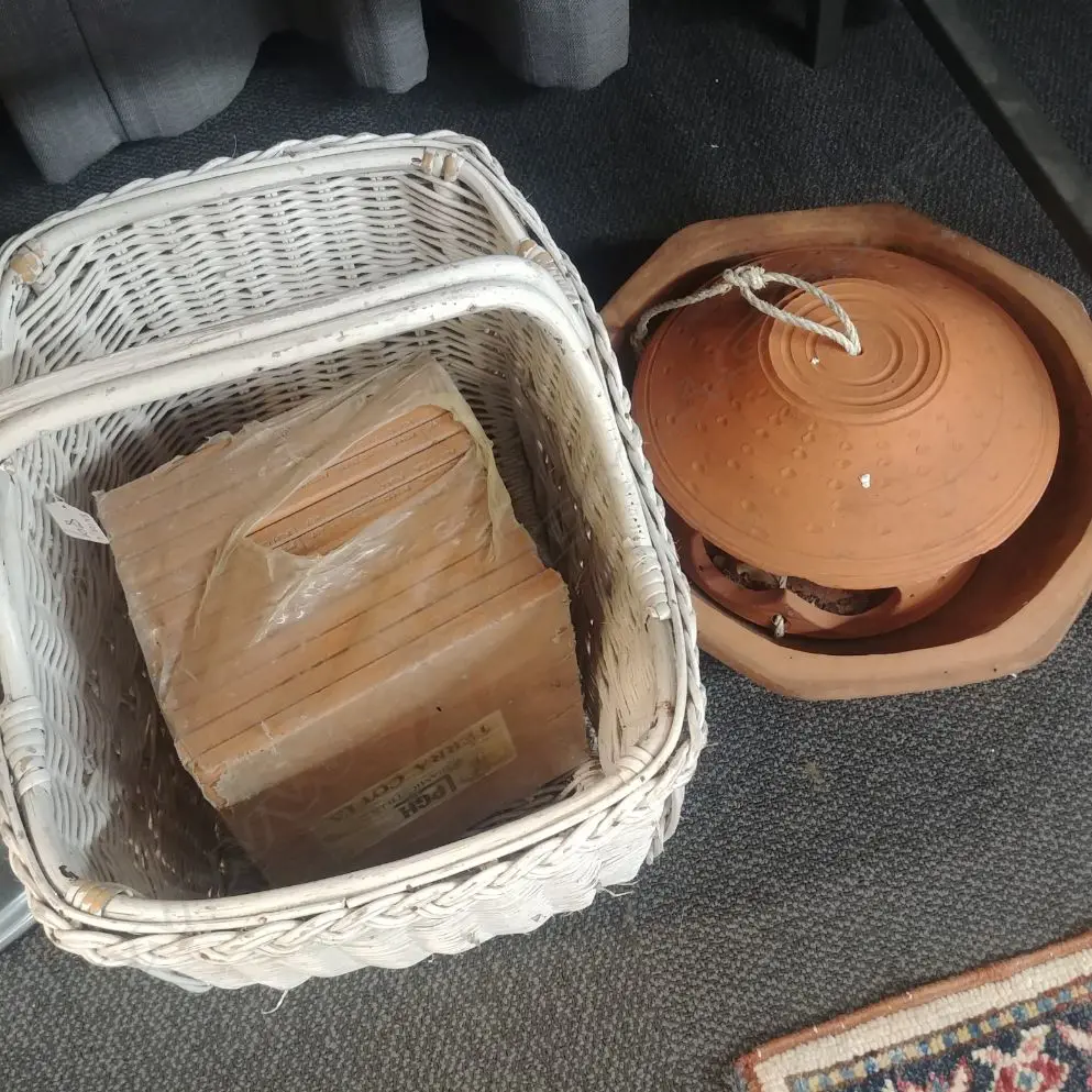 BASKET TILES & TERRACOTTA PLANT HOLDERS Image 1++