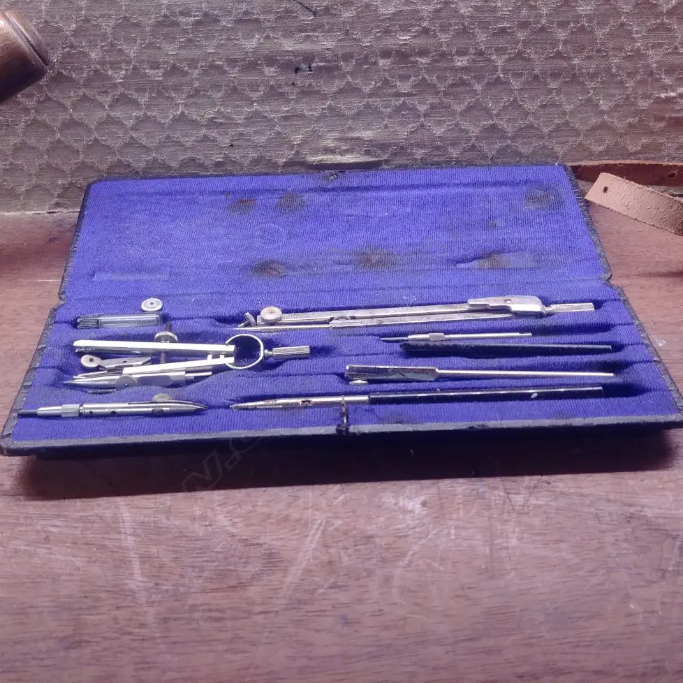 CASED DRAGHTMANS SET Image 1++