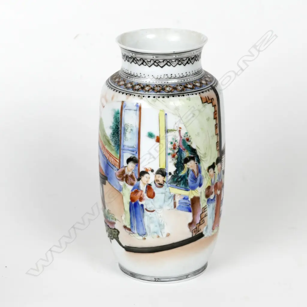 A Chinese eggshell porcelain vase Image 1++