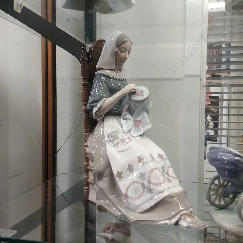 LLARDRO THE EMBROIDER 4565/1974 Image 1++