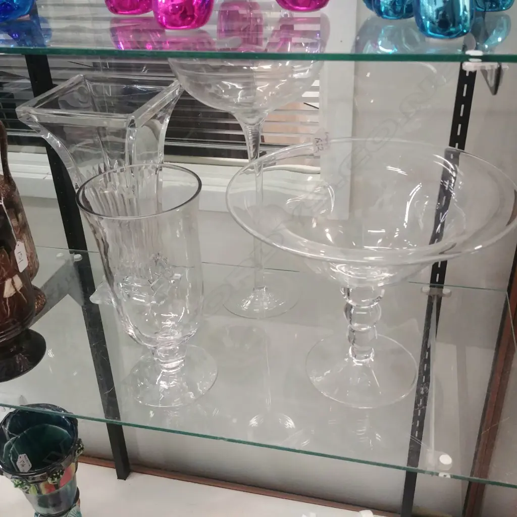 4 ASSORTED GLASS VASES Image 1++