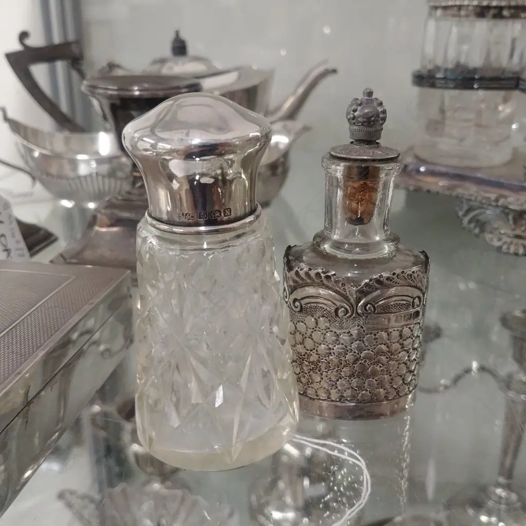 S/S TOPPED SCENT + S/S CASED BOTTLE  Image 1++