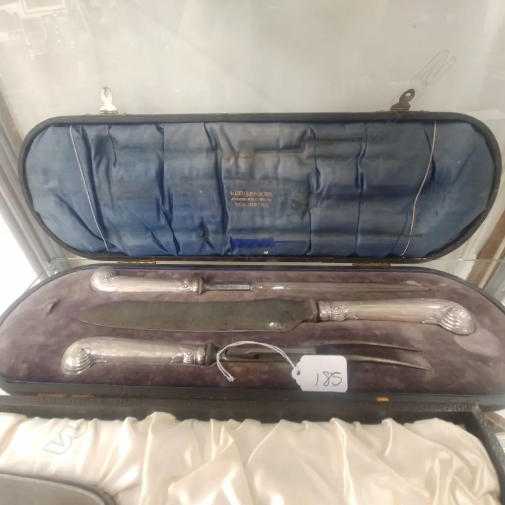 CASED S/S HANDLED CARVING SET Image 1++