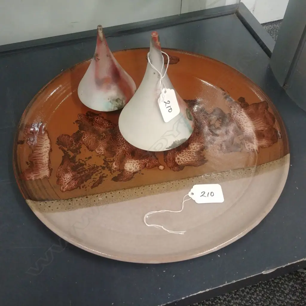 3PCS STUDIO POTTERY DISH + 2 CONICAL VASES Image 1++