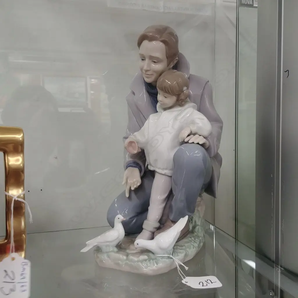 LARGE LLADRO FIGURE GROUP - FATHER & DAUGHTER  Image 1++