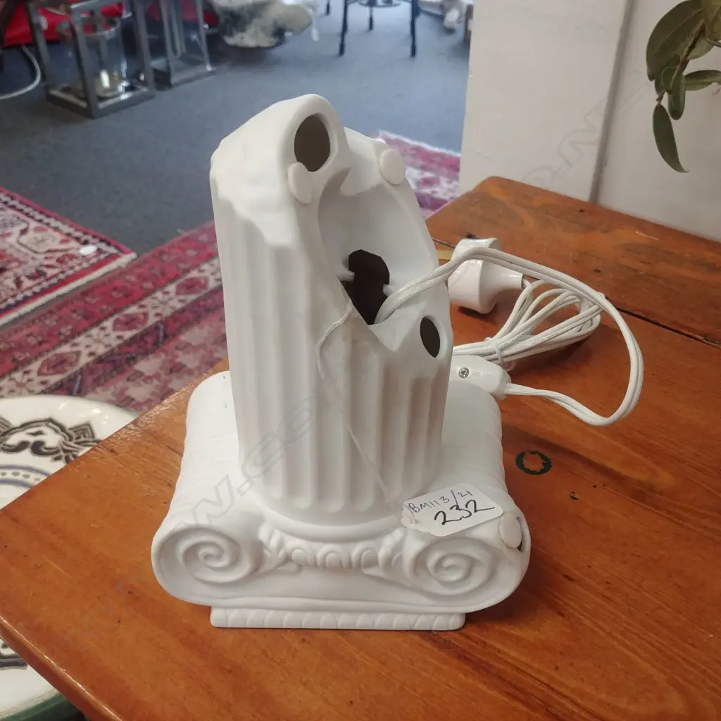 CORINTHIAN COLUMN CERAMIC TABLE LAMP Image 1++