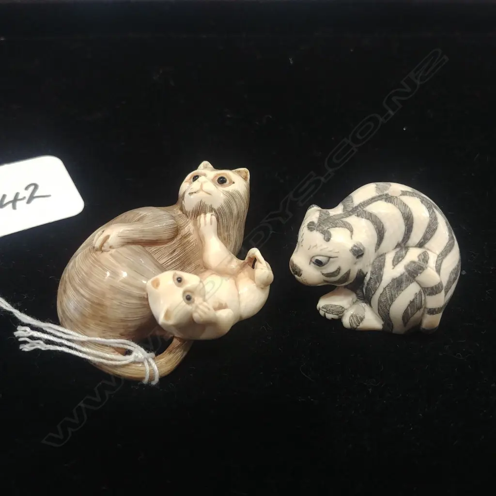 2 NETSUKE CATS Image 1++