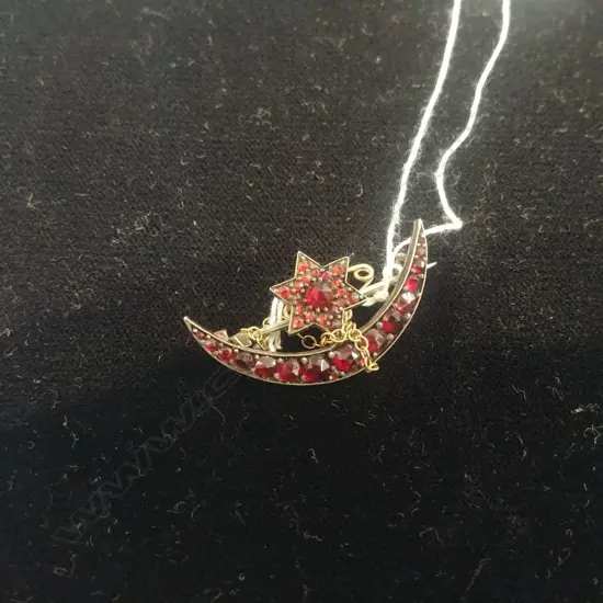 ANTIQUE GARNET BROOCH