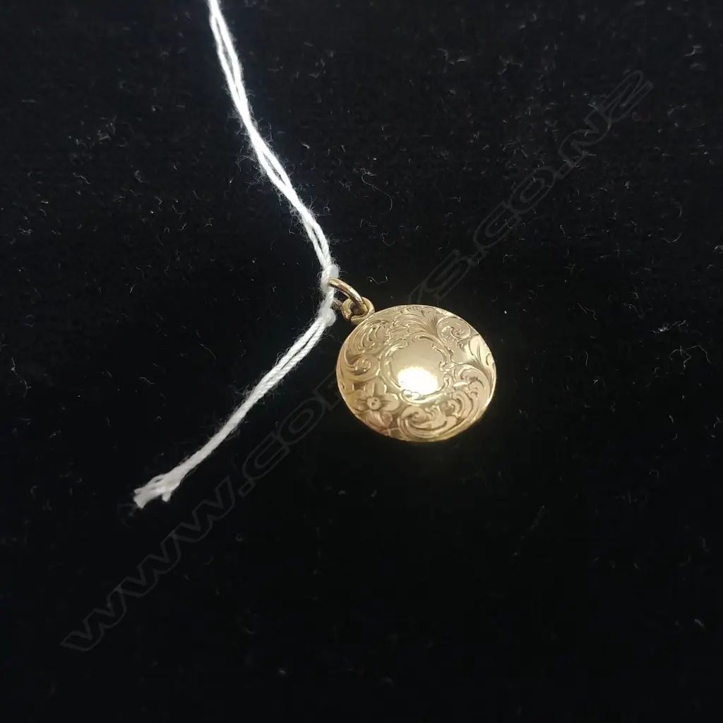 ANTIQUE GOLD MOURNING PENDANT Image 1++