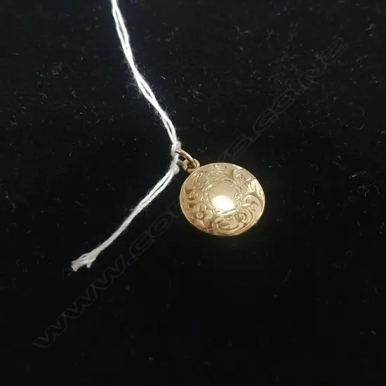 ANTIQUE GOLD MOURNING PENDANT