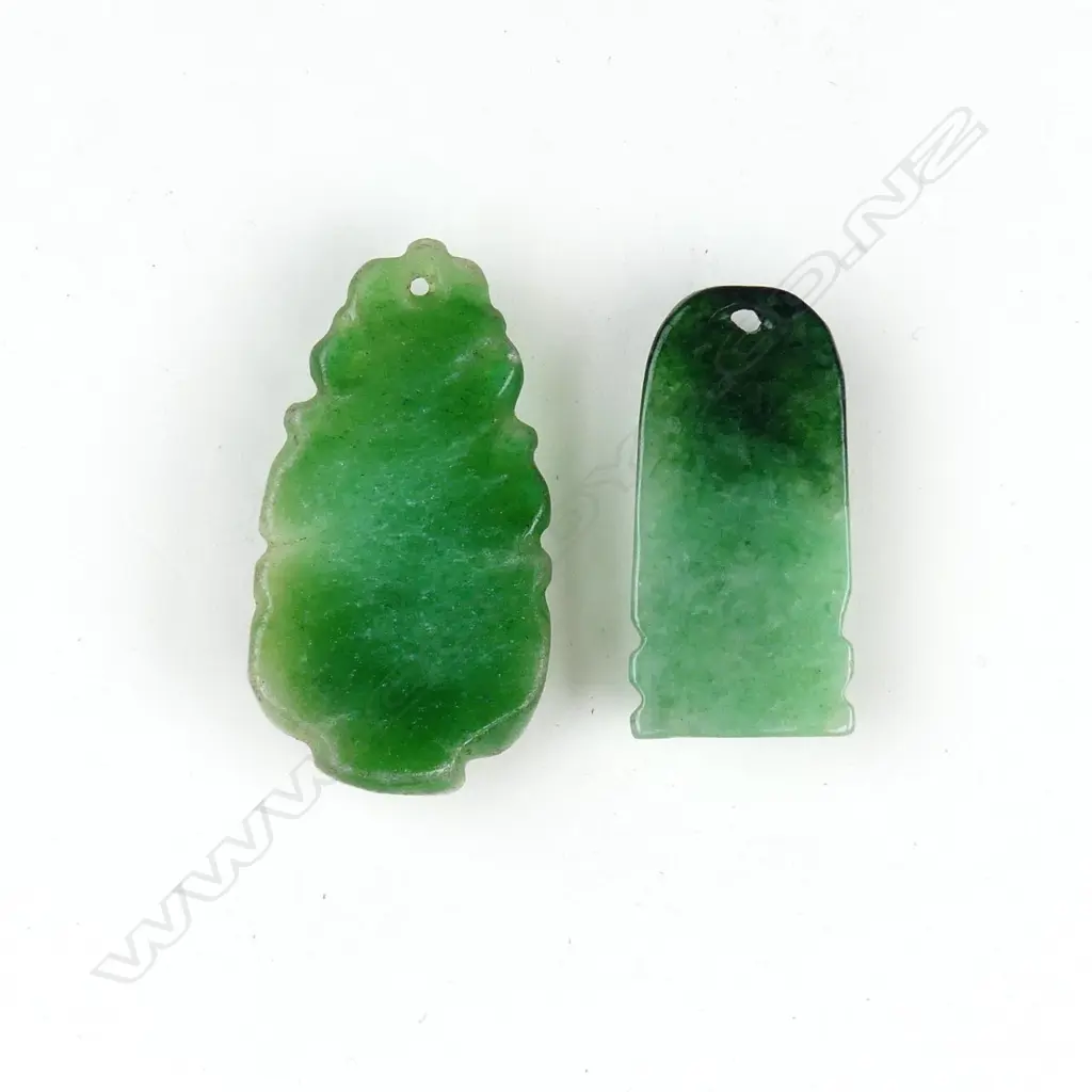 Two small jade pendants Image 1++