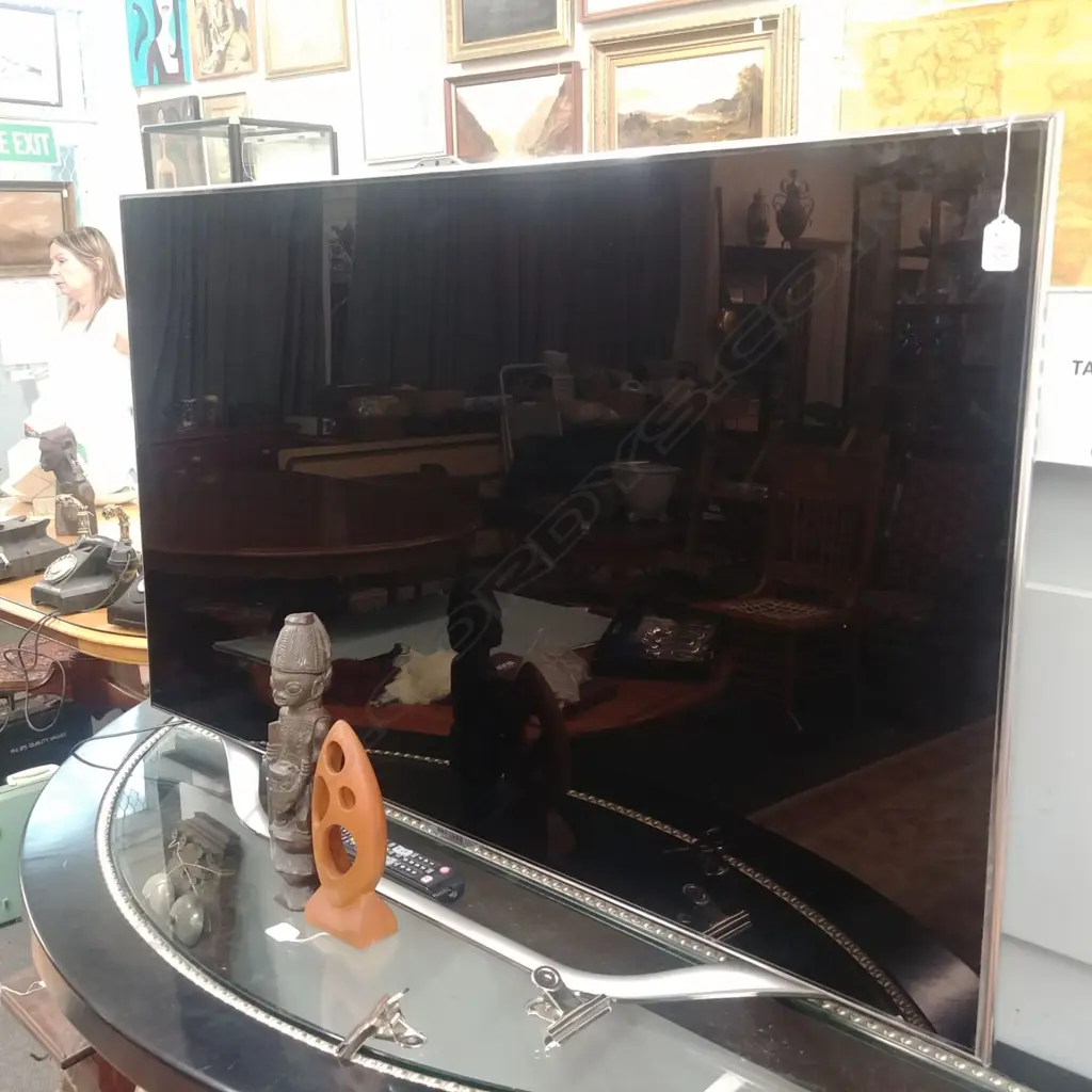 SAMSUNG 55 INCH  SLIM TV WITH REMOTE Image 1++