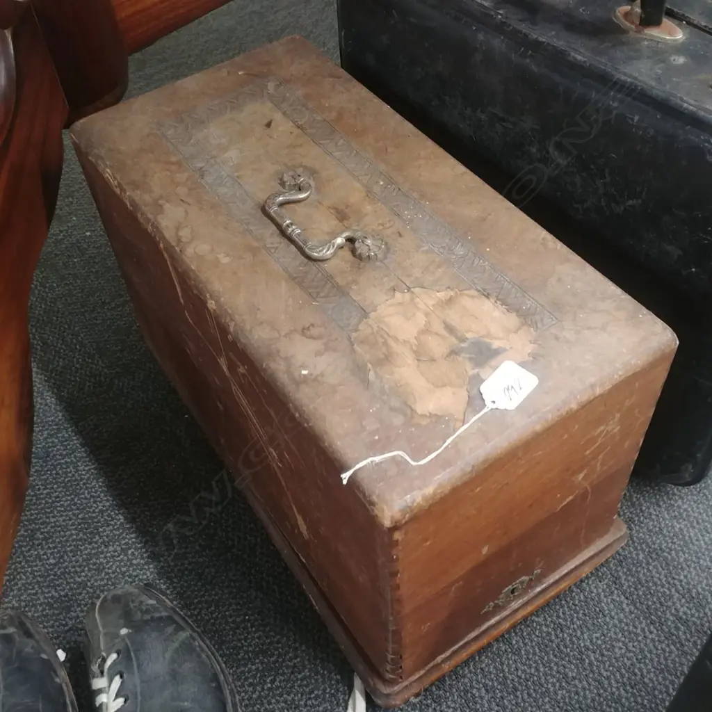 VINTAGE SEWING MACHINE Image 1++