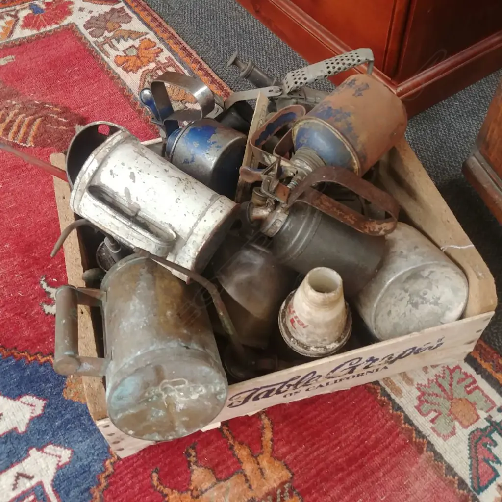 BOX OF OIL CANS ETC Image 1++