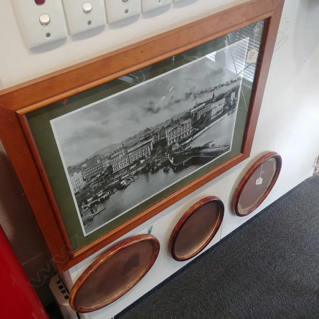 QUEEN ST 1908 PHOTO PRINT  + 3 OVAL FRAMES Image 1++