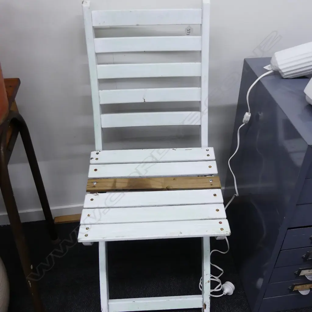 SCHOOL DESK & FOLDING CHAIR Image 1++