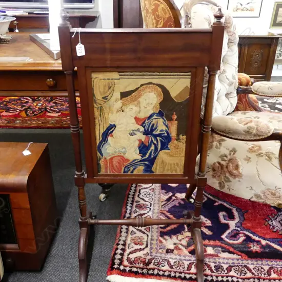 VICT TAPESTRY CANDLE STAND