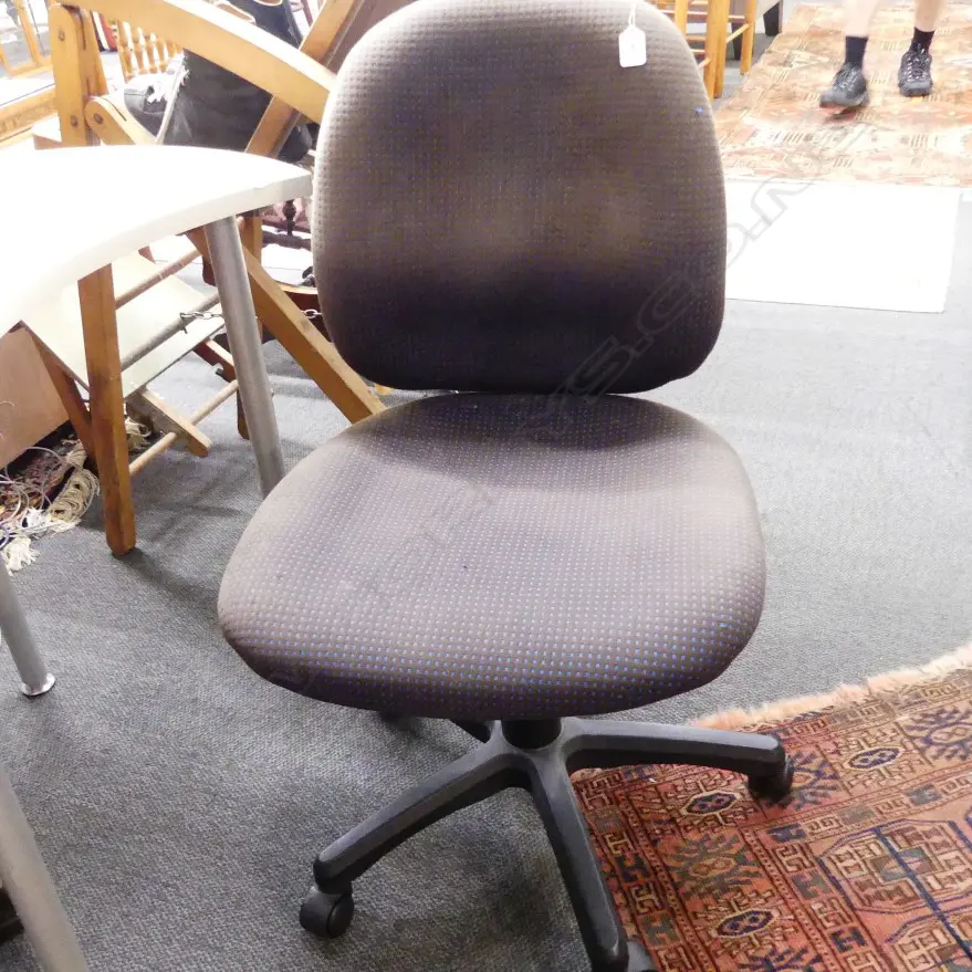 MODERN SIDETABLE + CHAIR+ KAURI SIDETABLE Image 1++