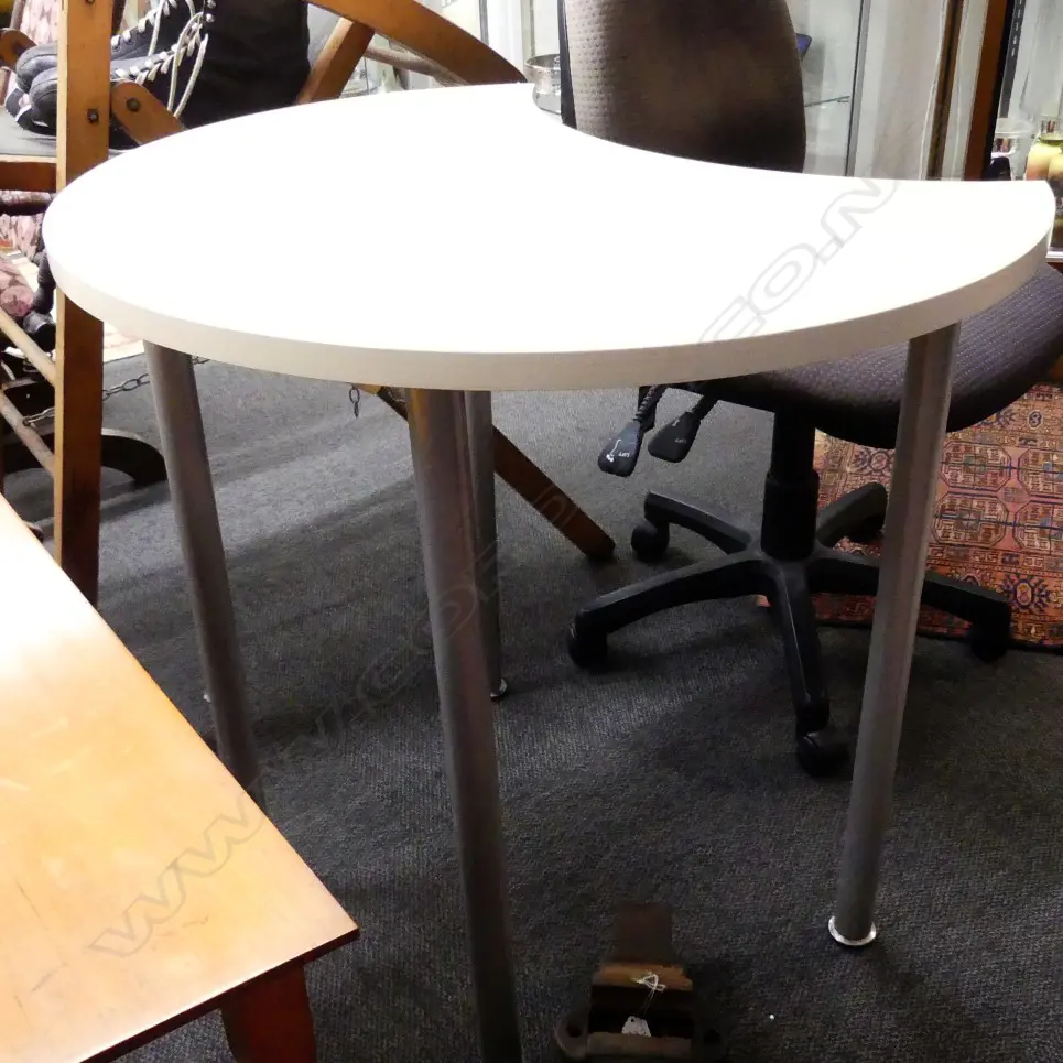 MODERN SIDETABLE + CHAIR+ KAURI SIDETABLE Image 1++