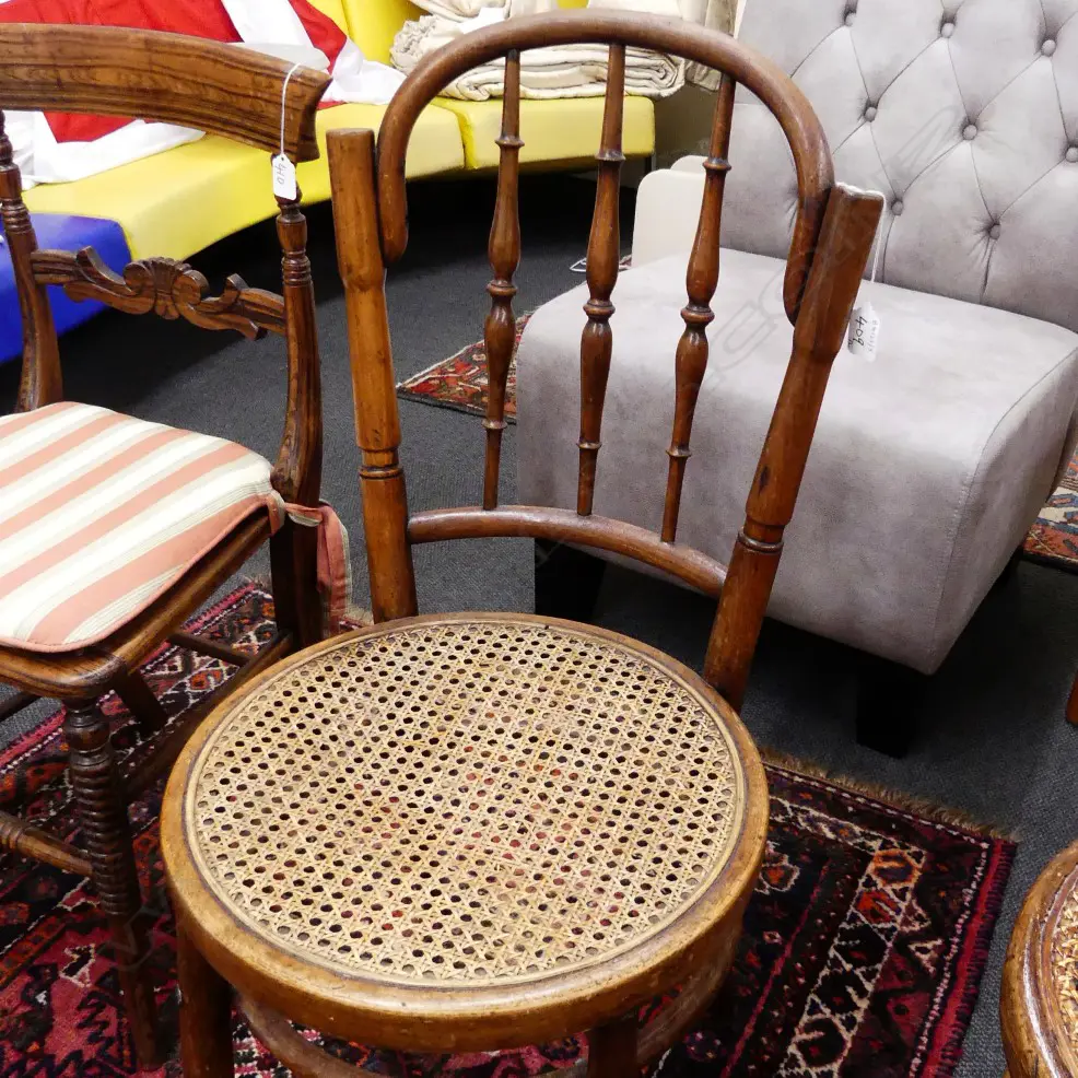 PR SPINDLE-BACKED DINING CHAIRS Image 1++