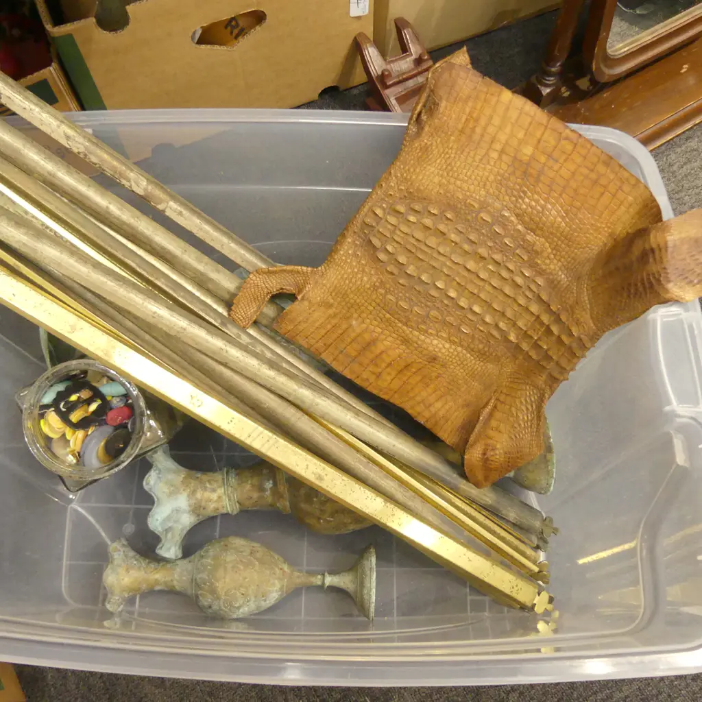 BOX LOT CARPET RUNNERS, BRASS VASES, GATOR SKIN, BUTTONS Image 1++