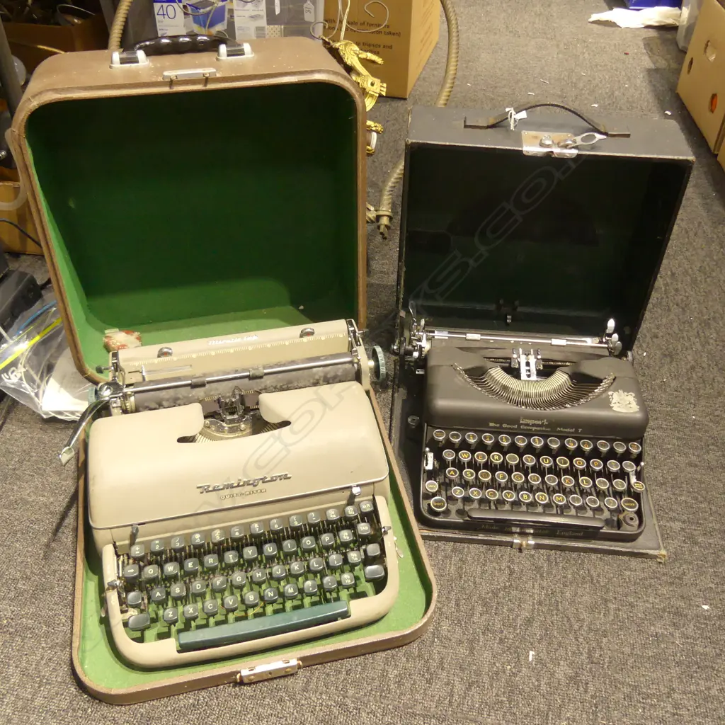 2 VINTAGE TYPEWRITERS Image 1++