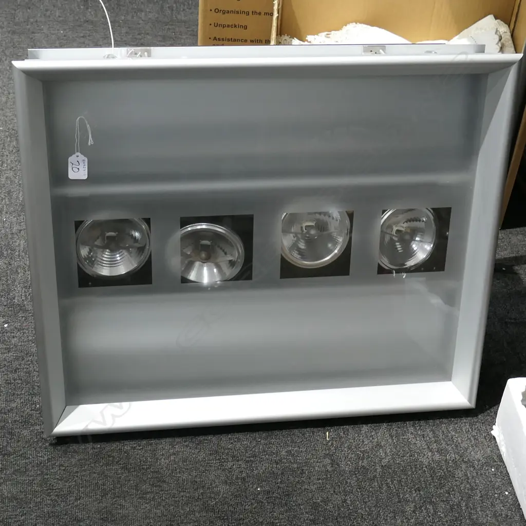 COMMERCIAL LIGHT BOX 640 X 540 Image 1++