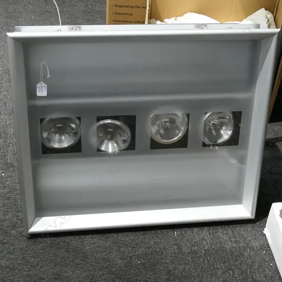 COMMERCIAL LIGHT BOX 640 X 540