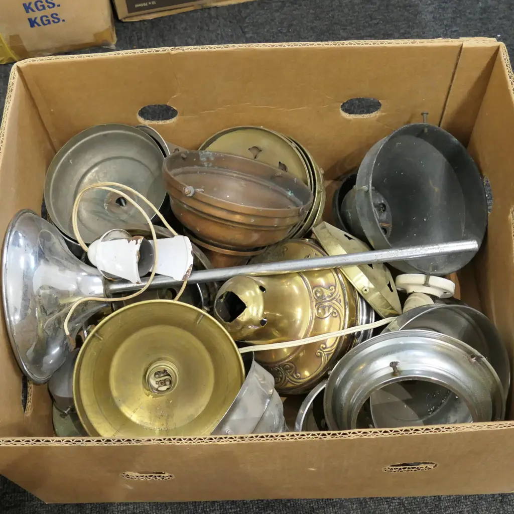 BOX LOT VINTAGE LIGHTING ATTACHMENTS Image 1++