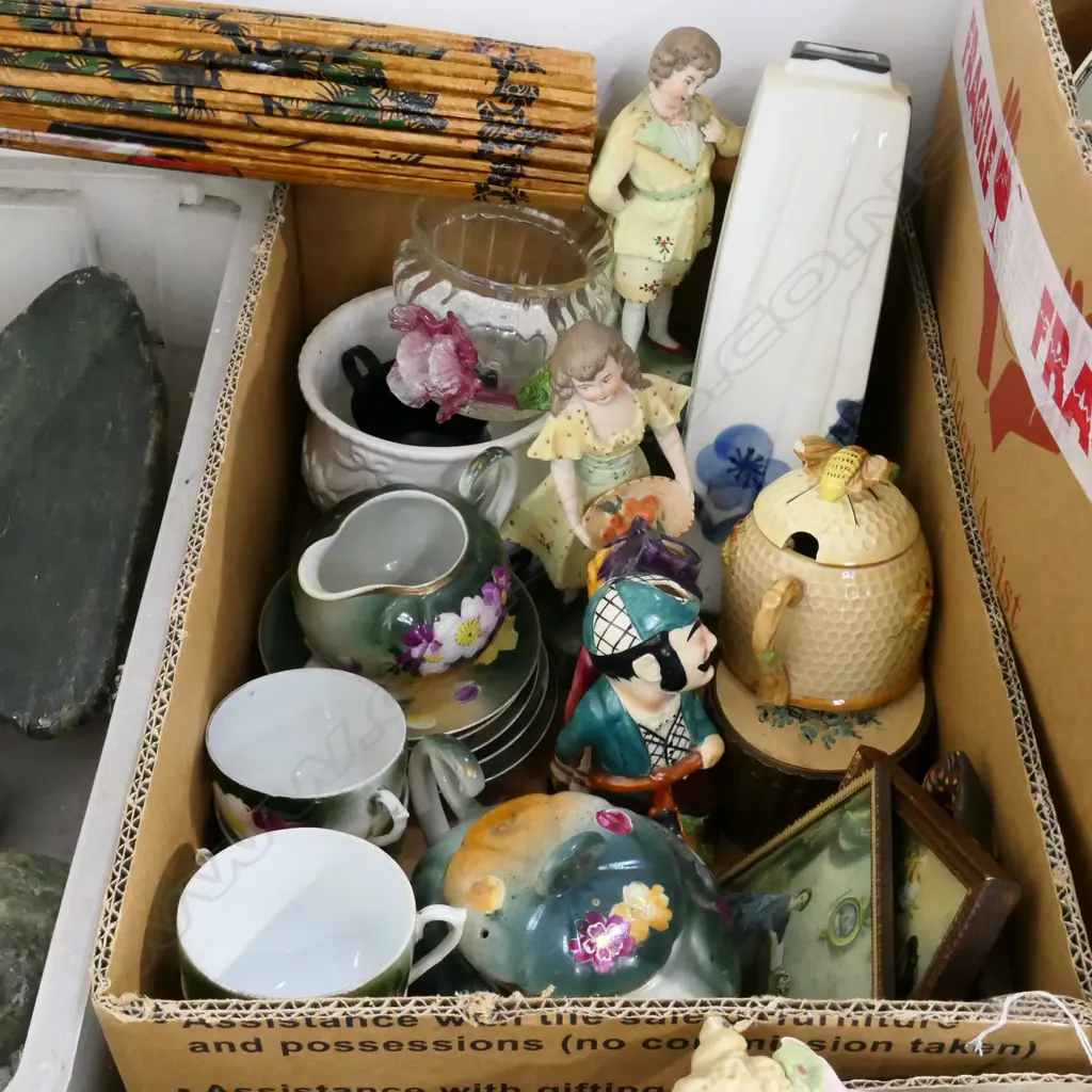 LOT ASST CHINA/FIGURES/PARASOL /CRYSTAL ETC Image 1++