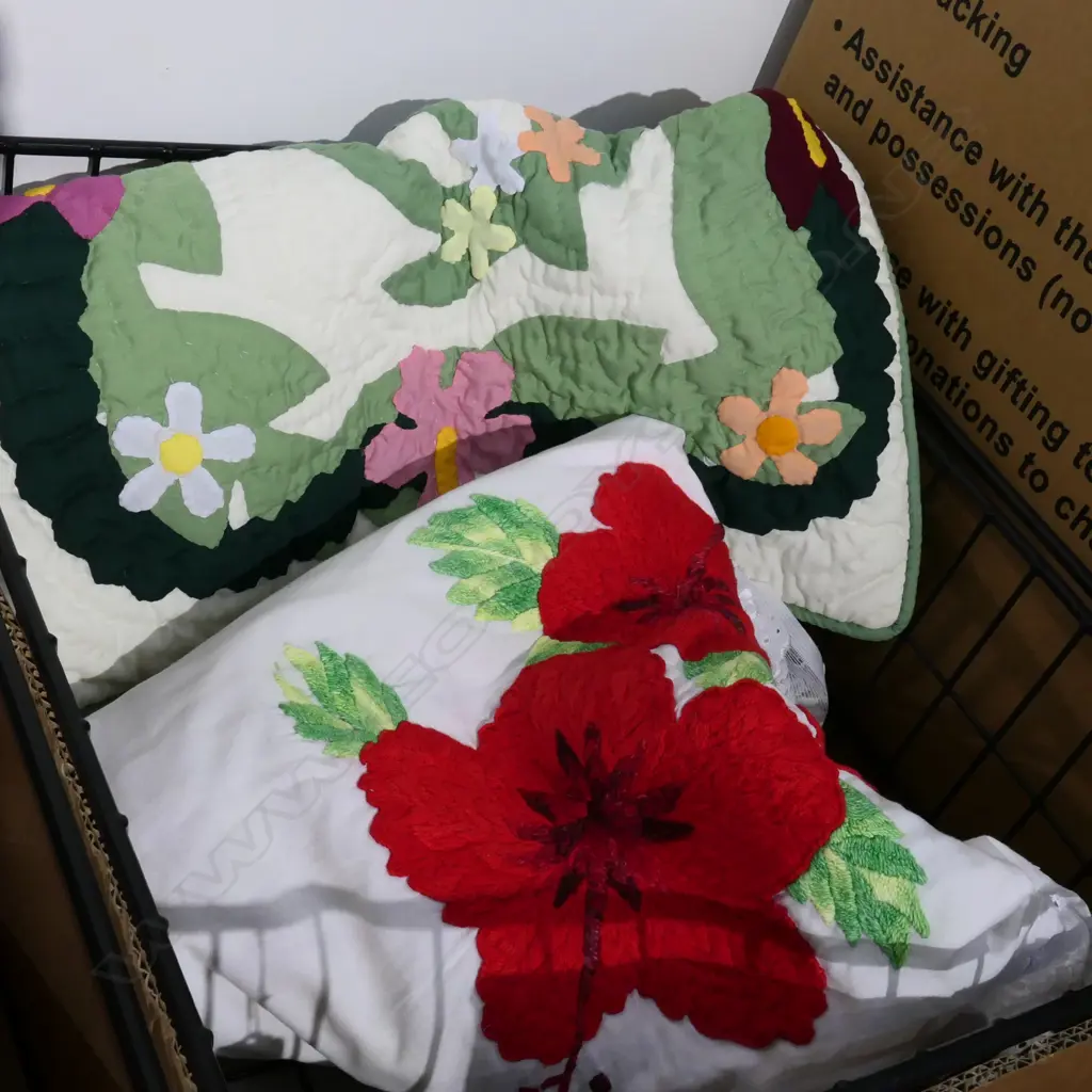 COOK IS TIVAEVAE EMBROIDERY+4 NUIE EMBROIDERIES Image 1++