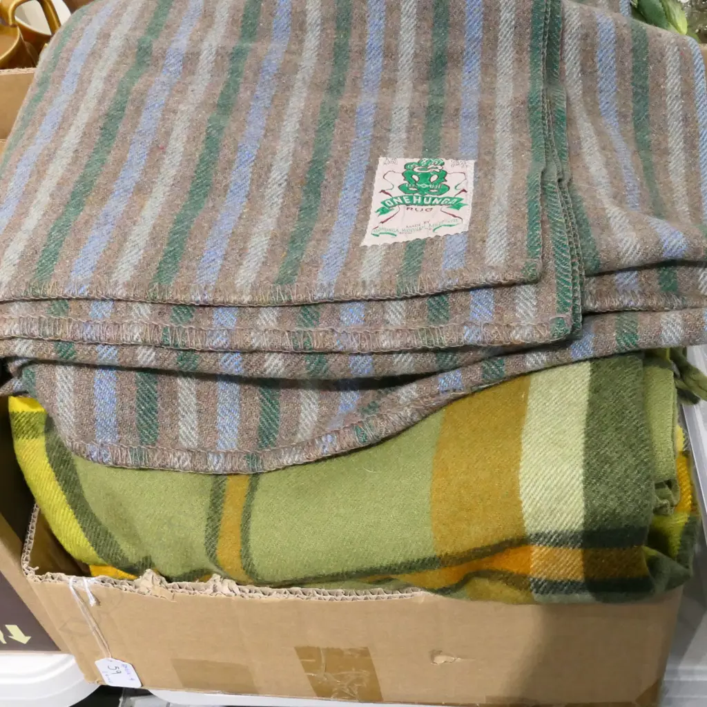 3 VINTAGE ONEHUNGA WOOLLEN MILLS BLANKETS - ONE A/F Image 1++