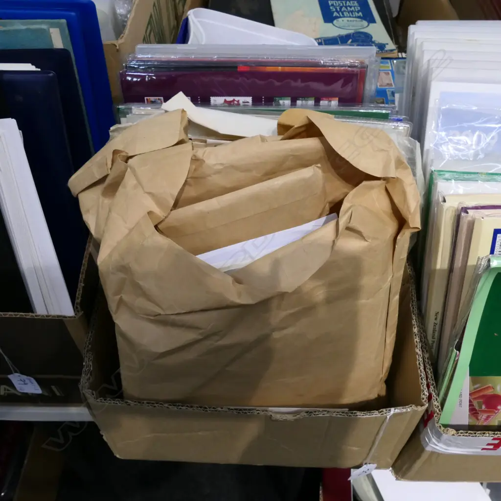 LOT ASST NEW ZEALAND STAMP PACKS ETC Image 1++